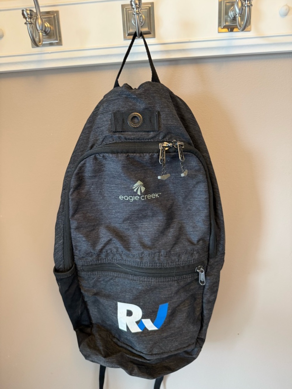 Eagle Creek Dark Gray Sling Backpack - Men's Travel Sling